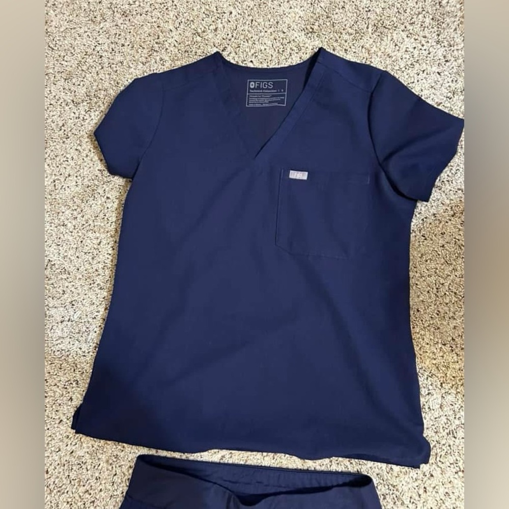 Figs navy 1 pocket scrub top